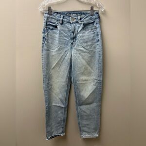 American Eagle Women’s Mom‎ Straight Leg Jeans Light Wash